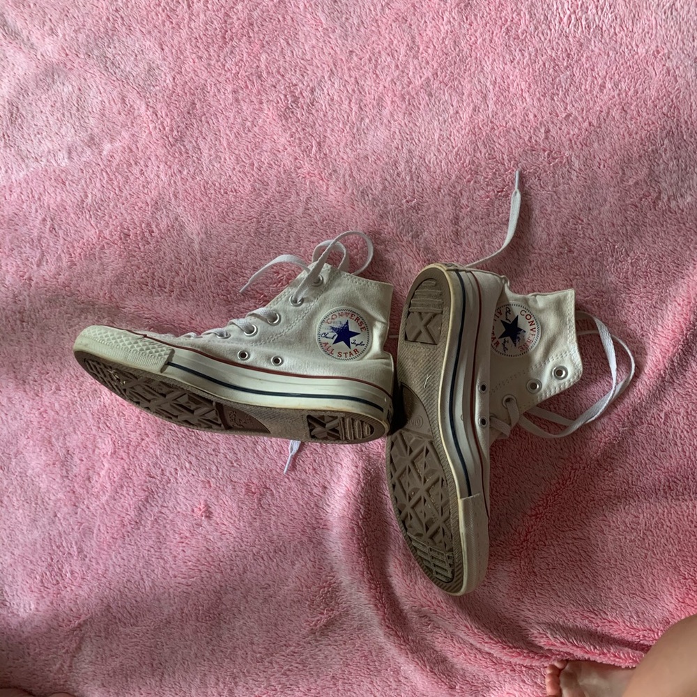*sold*Converse - Picture 2 of 3